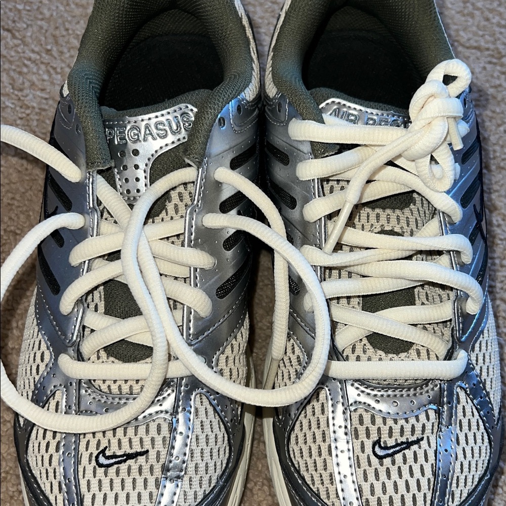 Nike White and Gray Running Shoes - Picture 8 of 8